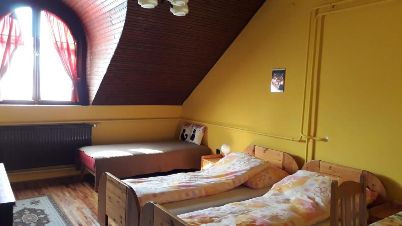 Отель Centrum Apartman Хайдусобосло Экстерьер фото