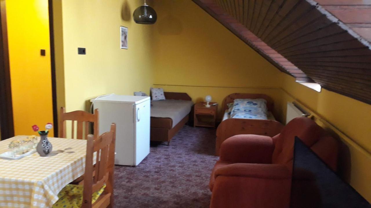 Отель Centrum Apartman Хайдусобосло Экстерьер фото